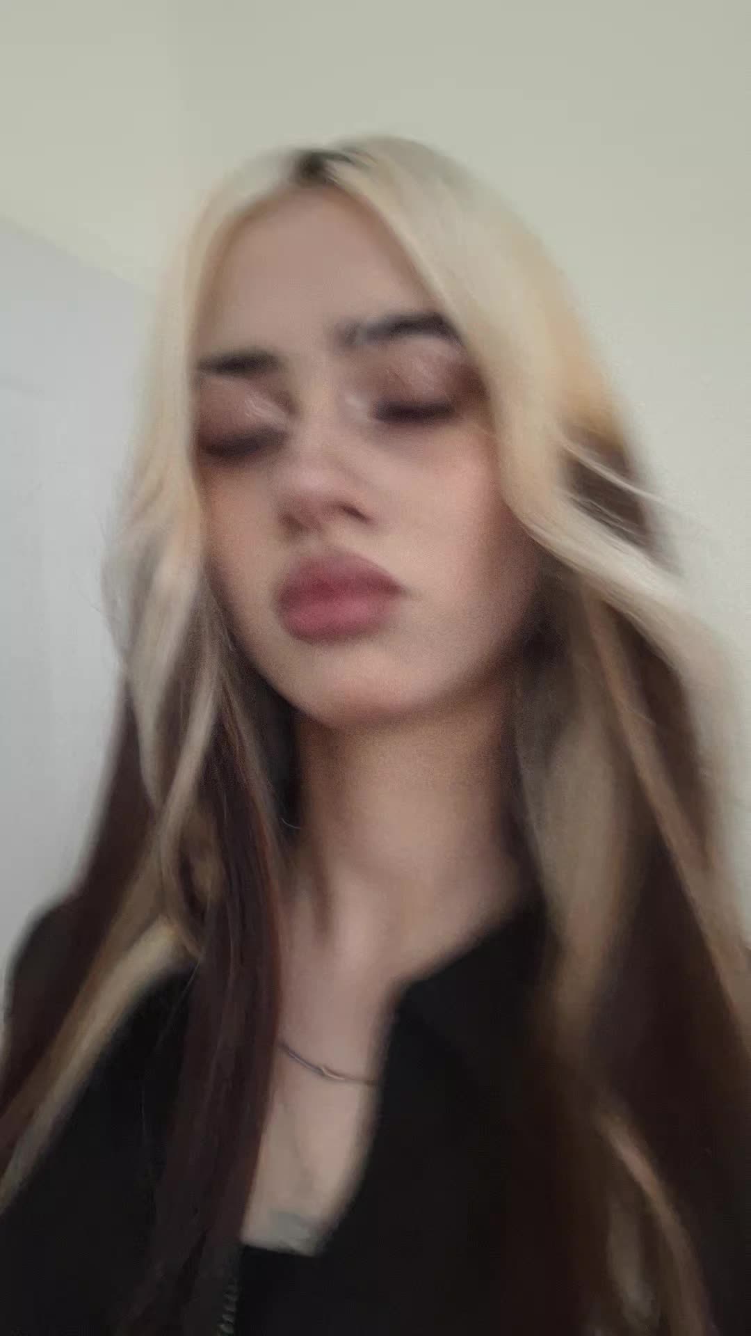 @🐚