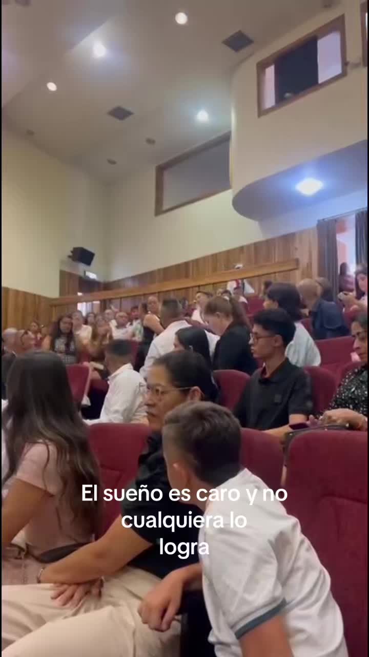 @whoisAna._