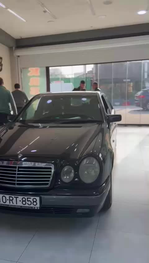 @858🫷🏻