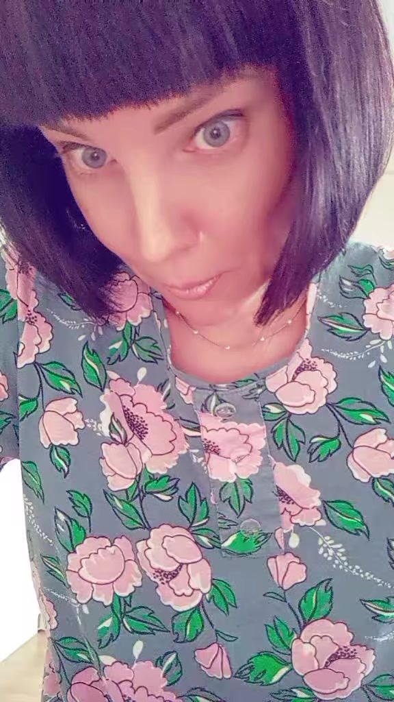 @Алёнка ❤️♥️♥️♥️