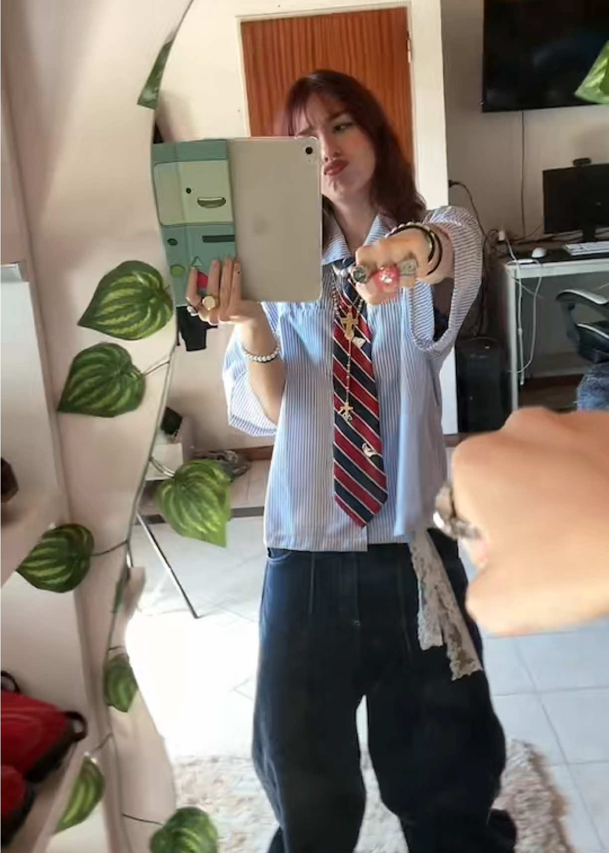 @vickyest