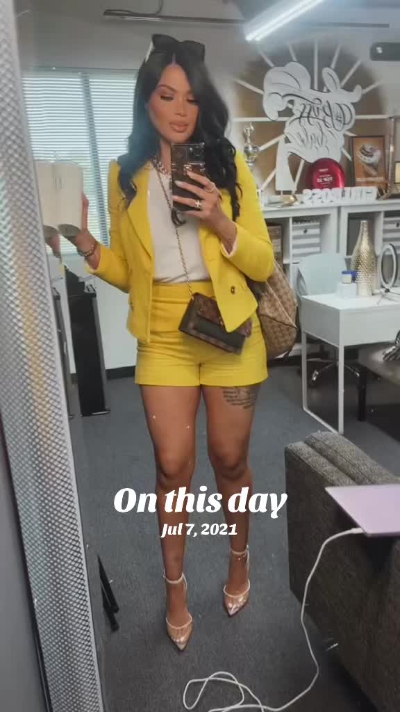 @IAMVIVIAN