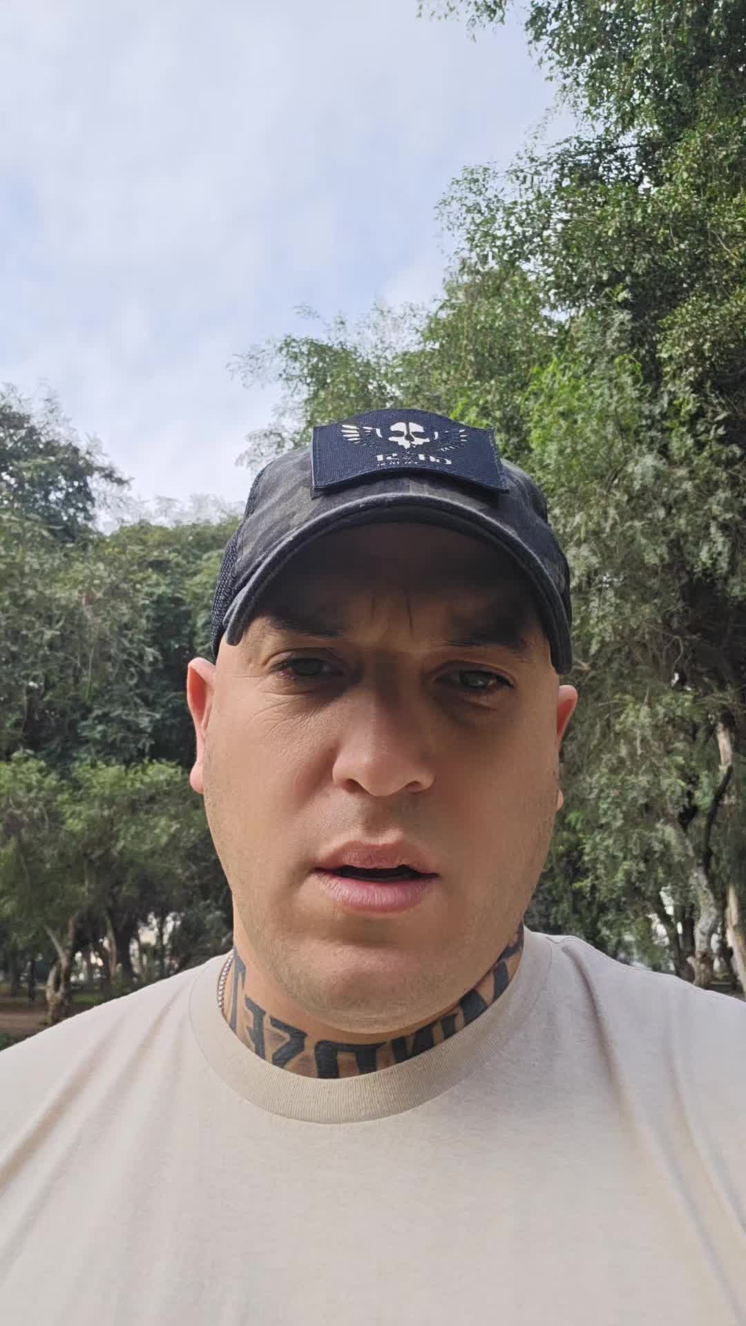 @CARLOS AMPUERO