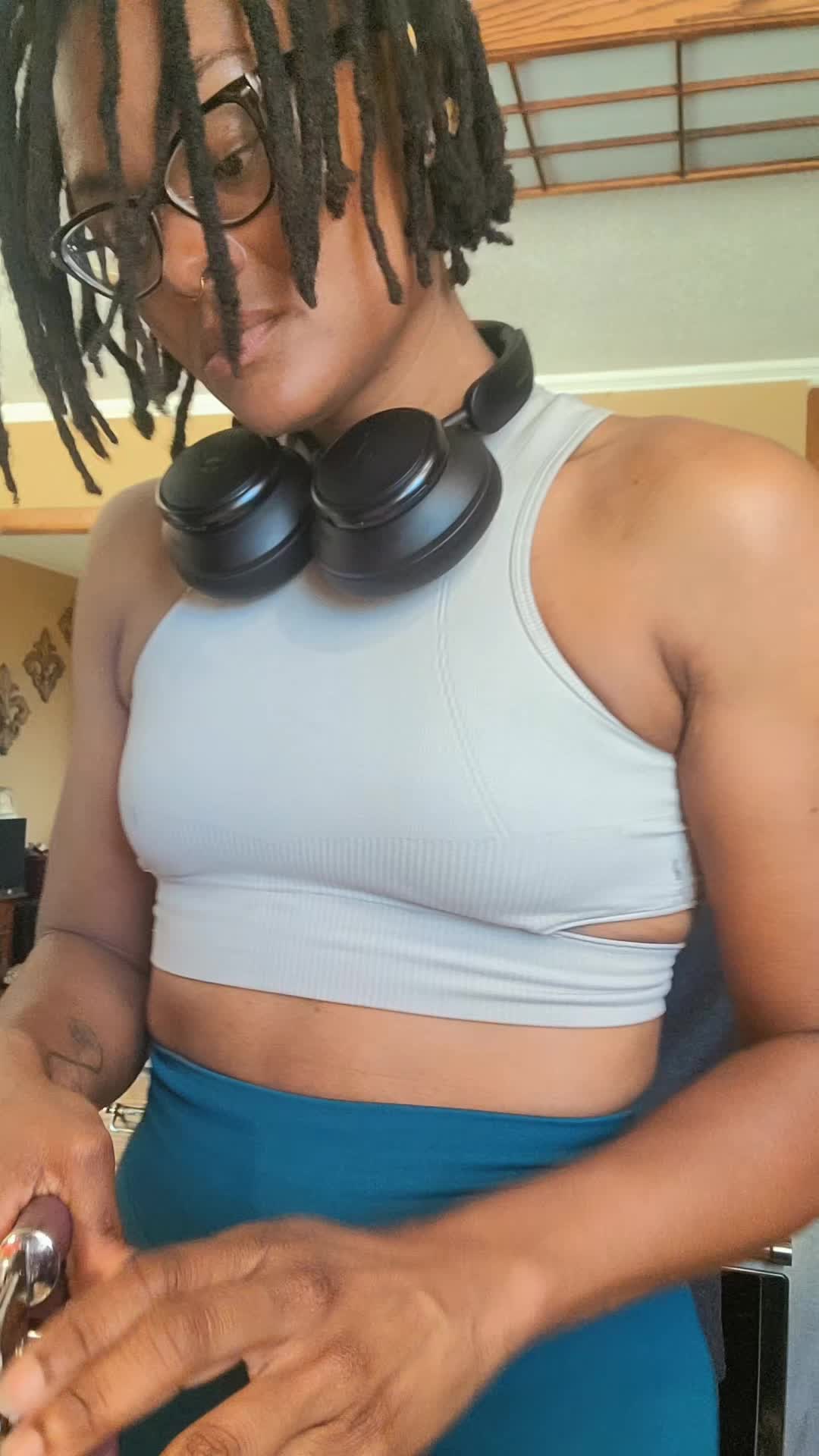 @FourEyedHoneyB