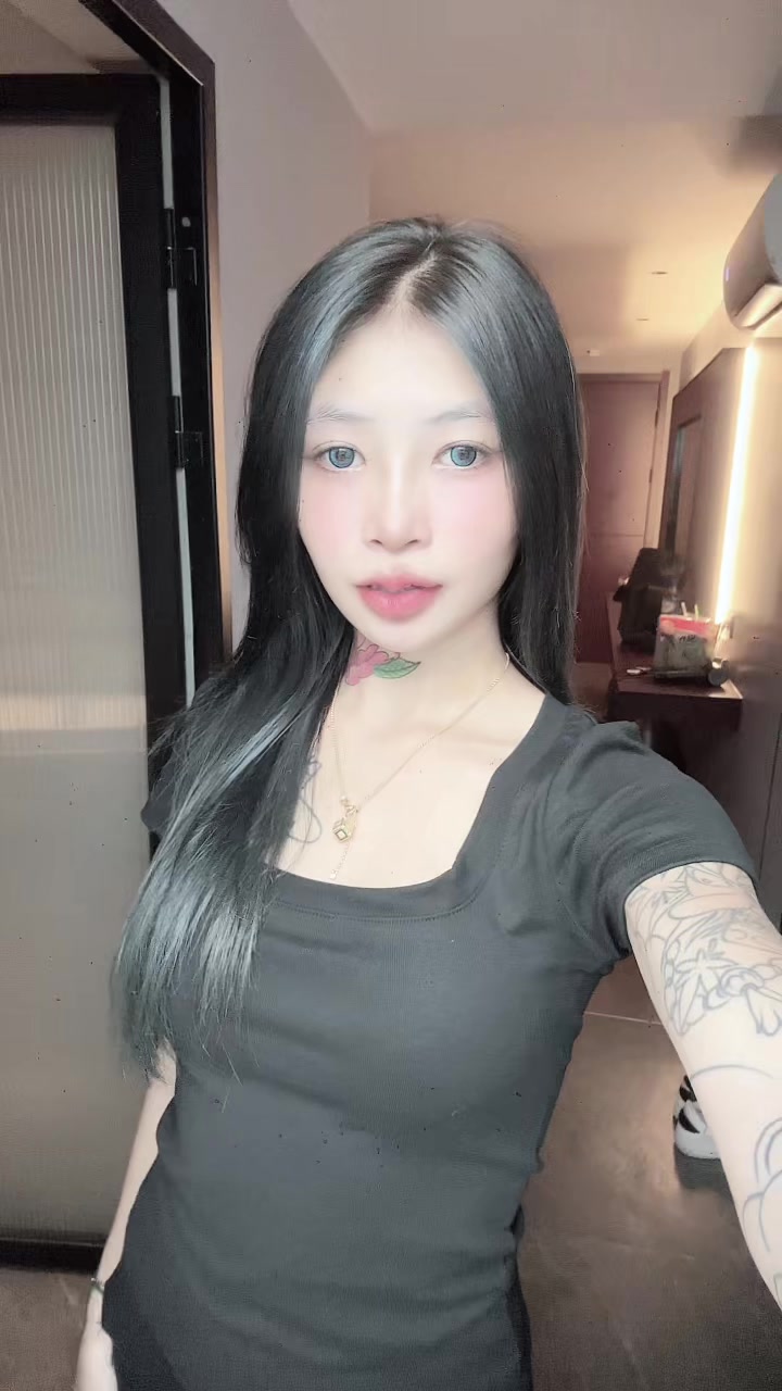 @小英[?] 14.7K🇱🇦🇹🇼 🤍