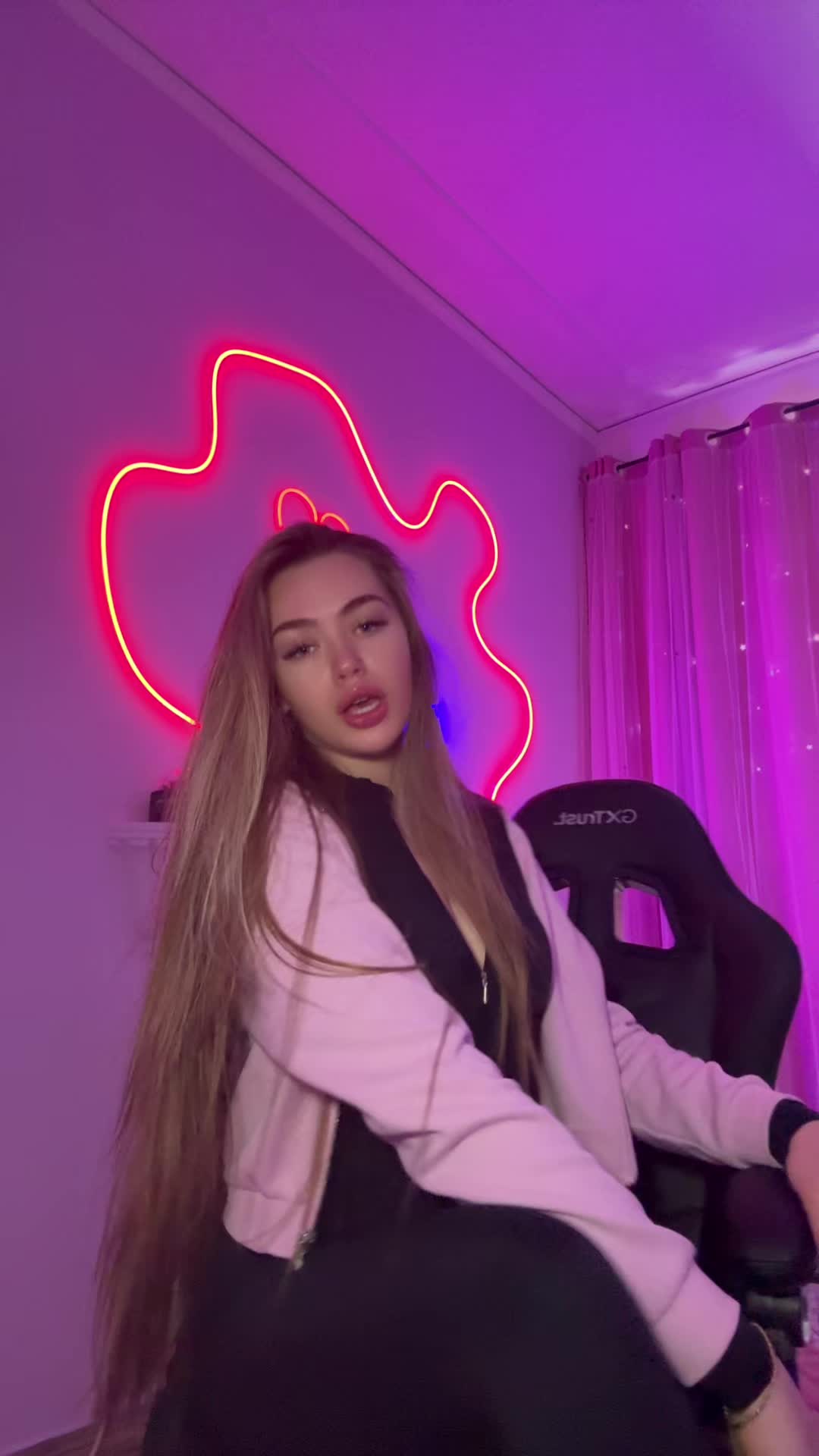@Justina