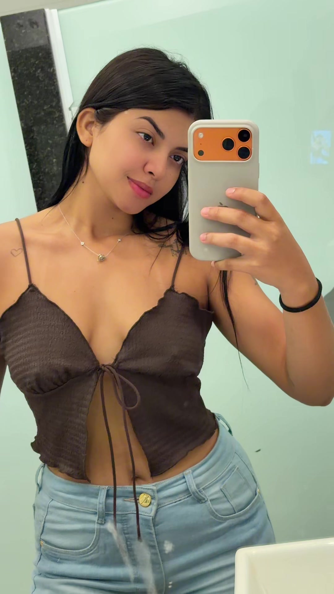 @Bruna Ellem751