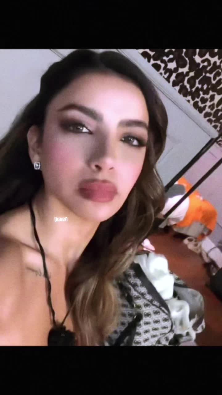 @queen_..44