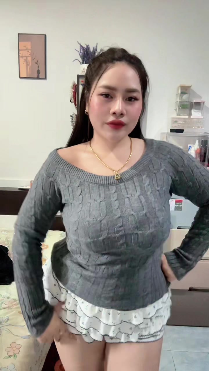 @ปุ้ยเอง สาวอวบที่ชอบแต่งตัวอะ