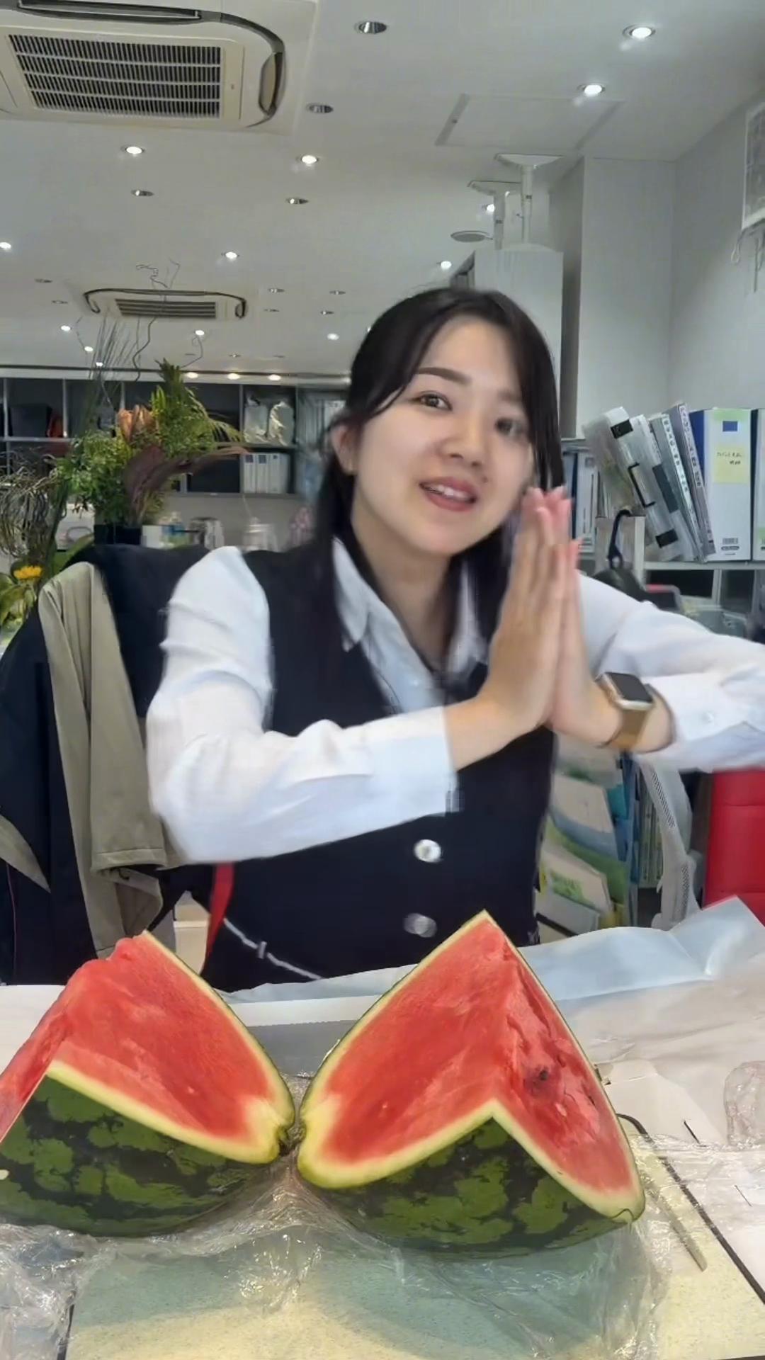 @歌舞伎町に花咲く電工女子達|電気工事|光の世界