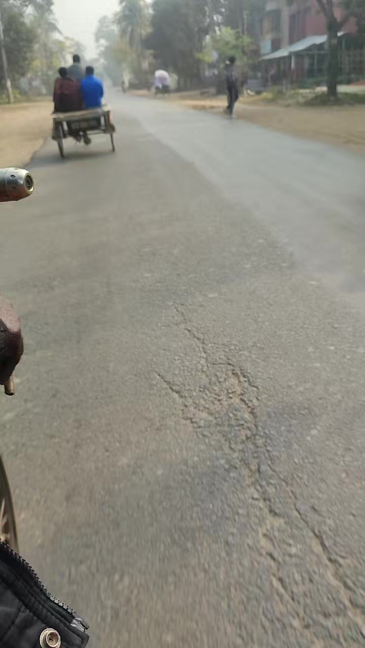 @কারোর বন্ধু কারোর বড়ো ভাই