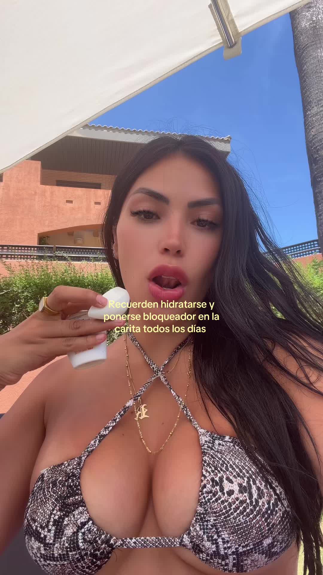 @leslyreynas