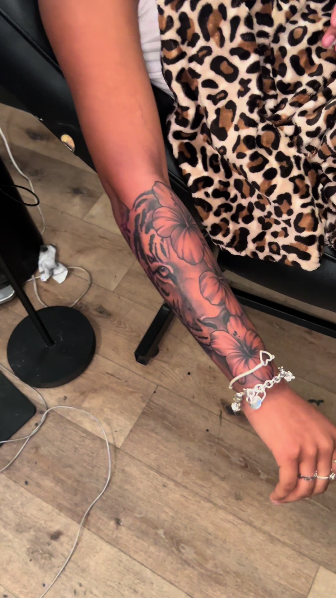 @Mike Tattoo artist