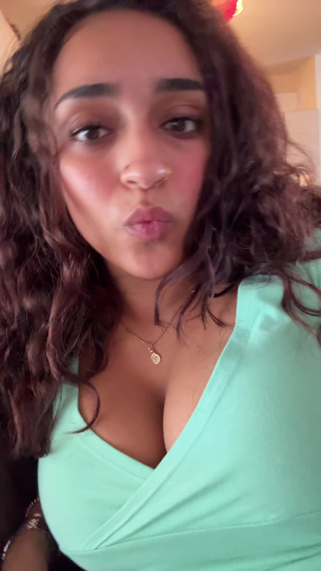 @👣👣