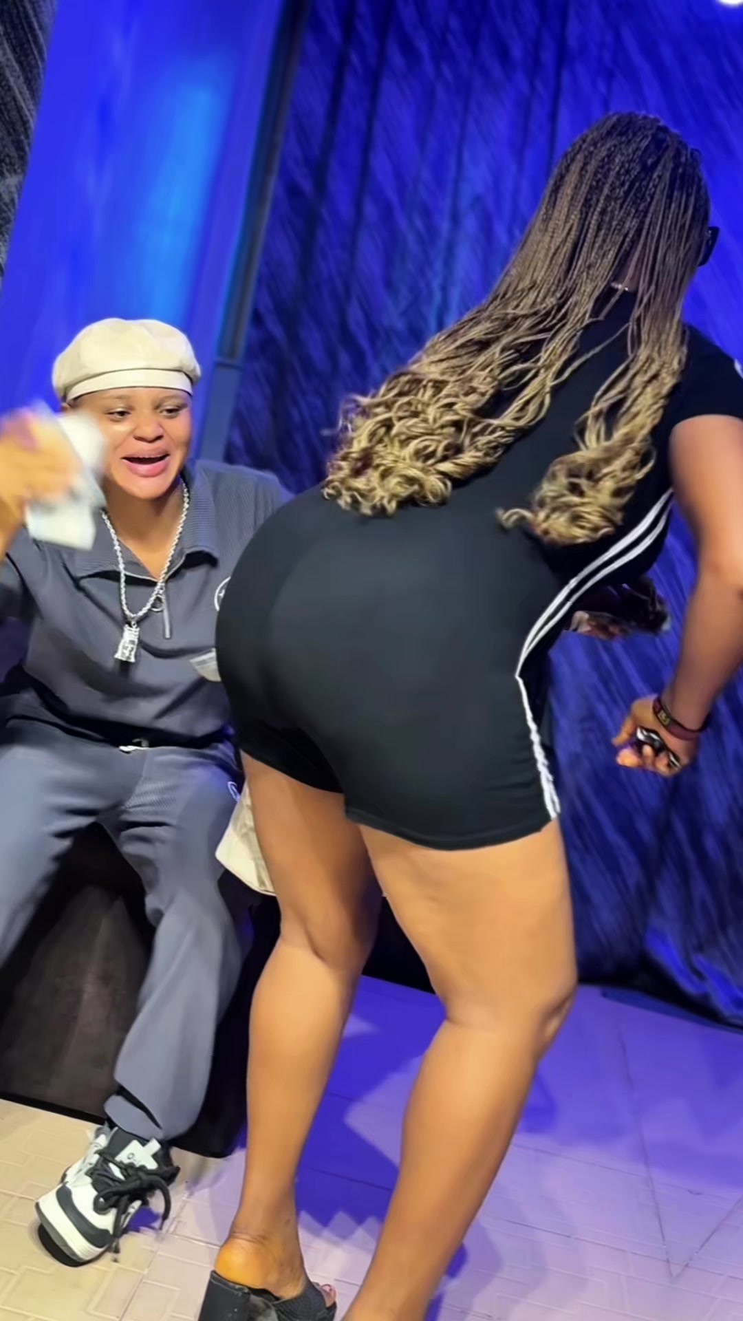 @afroblueries