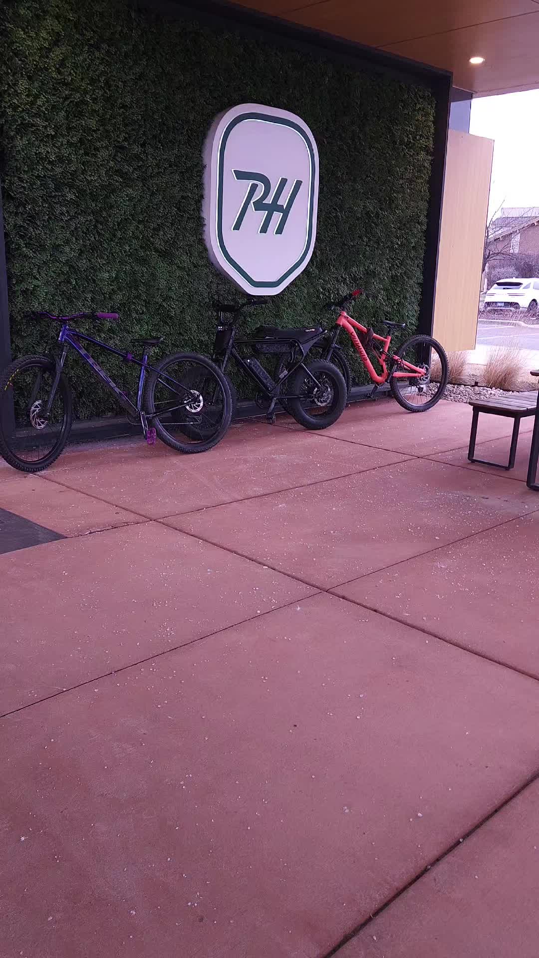 @๐๐/๐๐