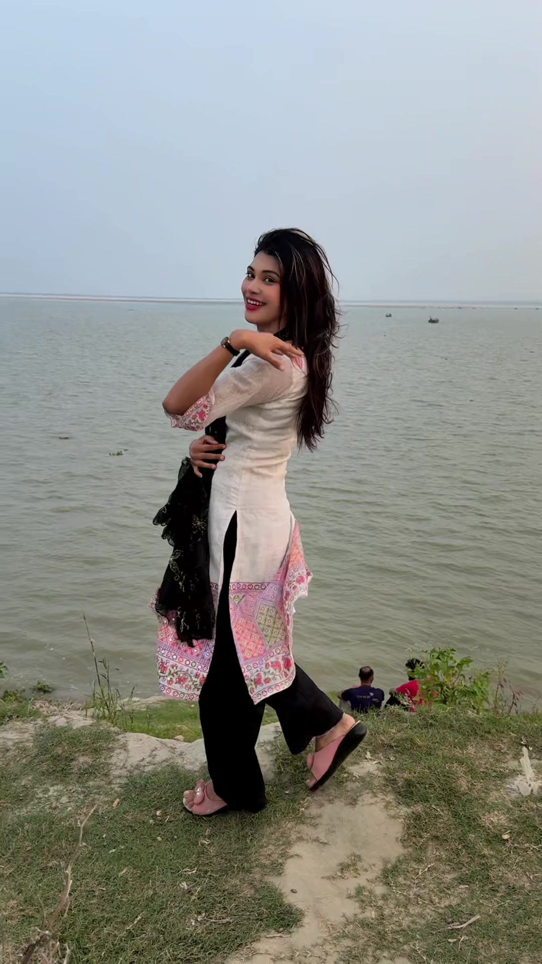 @👩🎓⚖️Arshi +(আরু)⚖️🎓