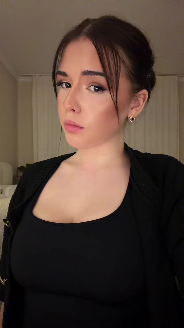 @𝐄𝐦𝐦𝐚