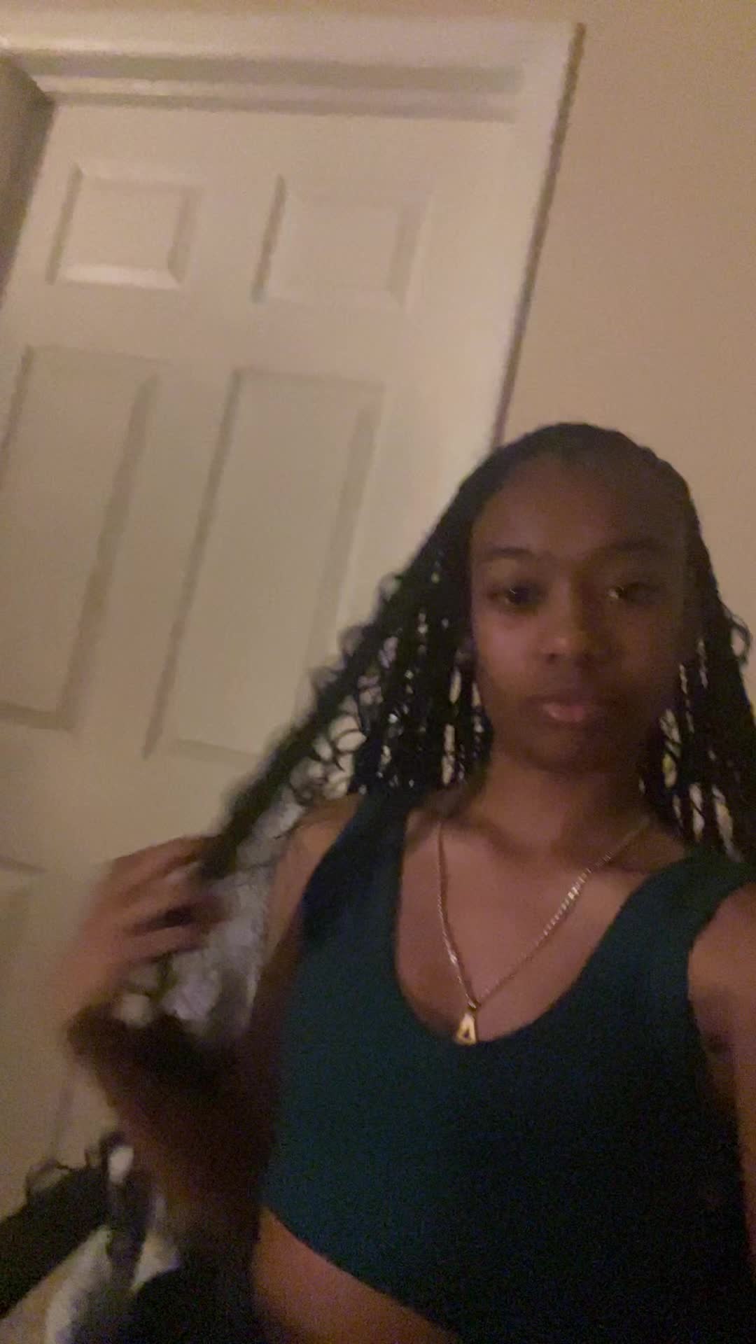 @pr3ttyliyah4
