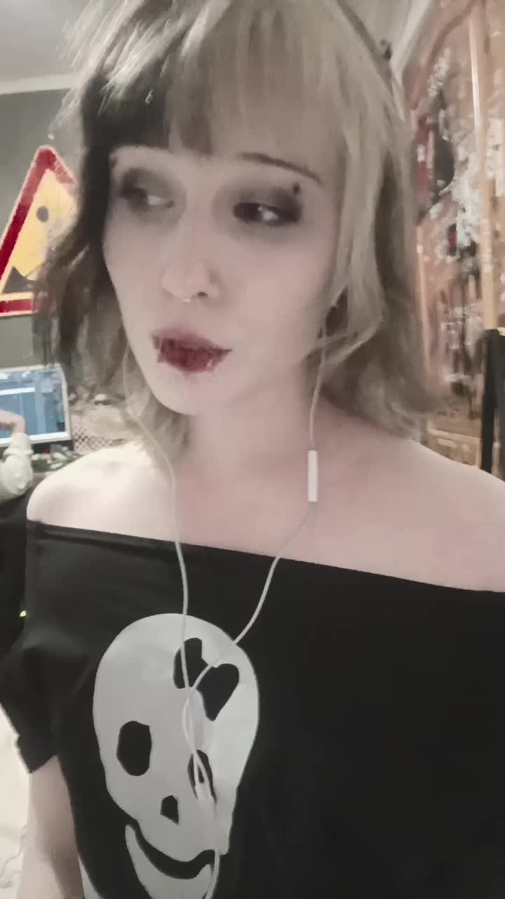 @𝔳𝔬𝔩𝔡𝔢𝔪𝔞𝔯𝔞