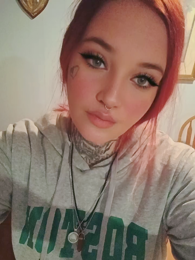 @T😈xic Female Gates IvaLee☮️