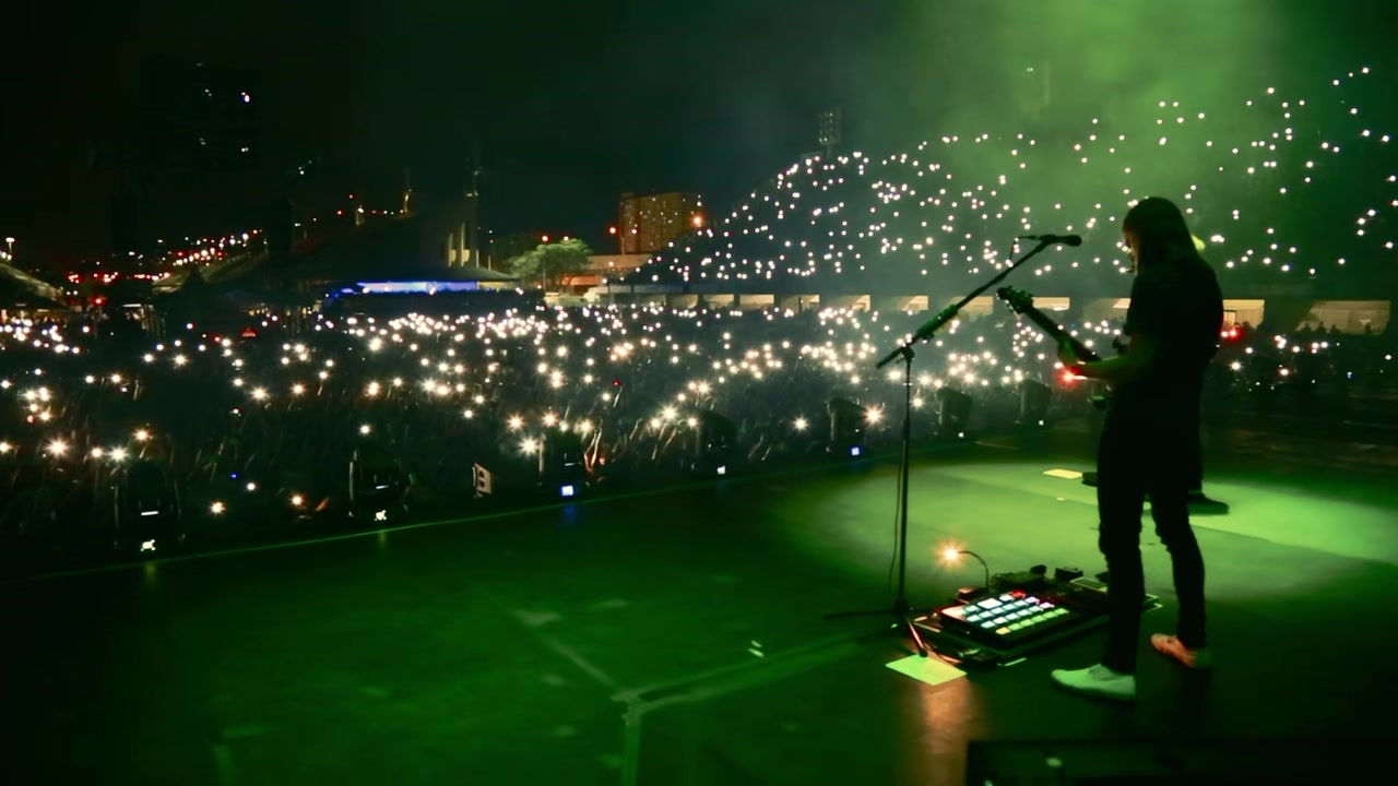 @Maroon 5