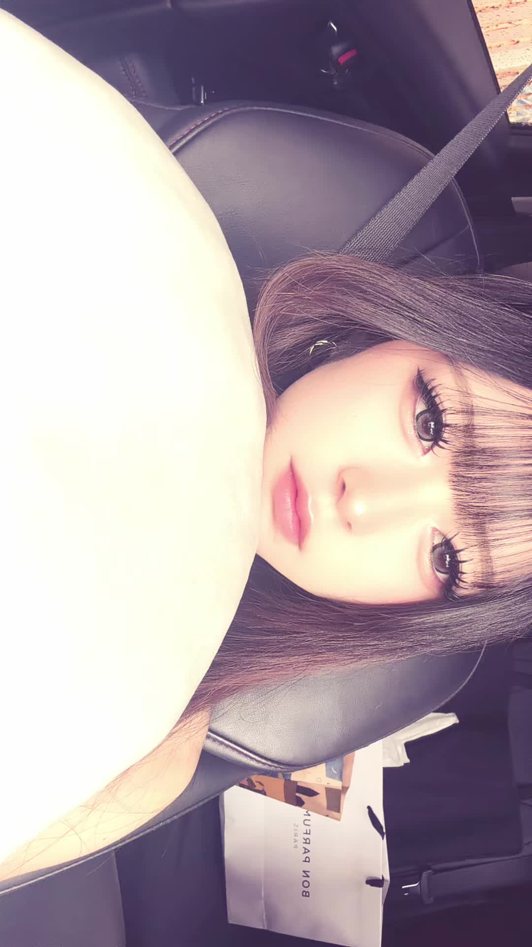 @にこ