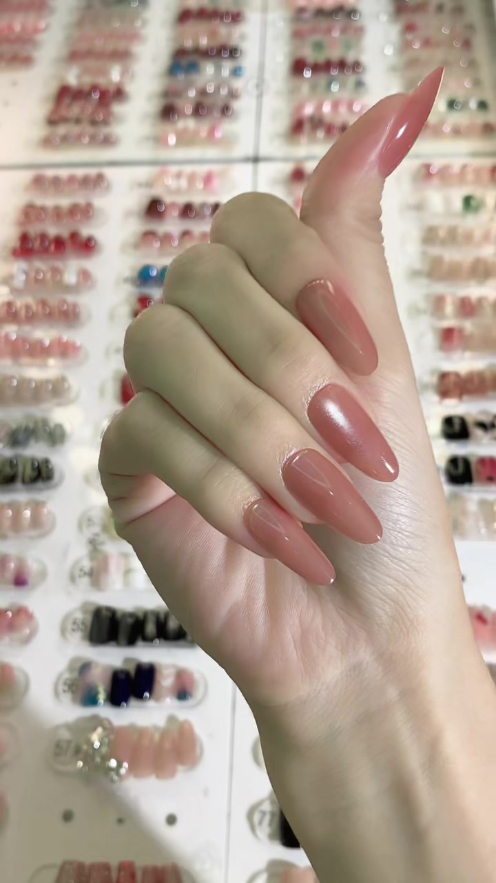 @Molly Nails Ind