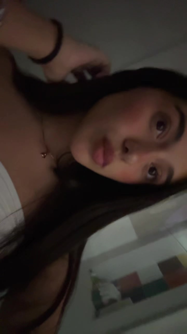@🦦