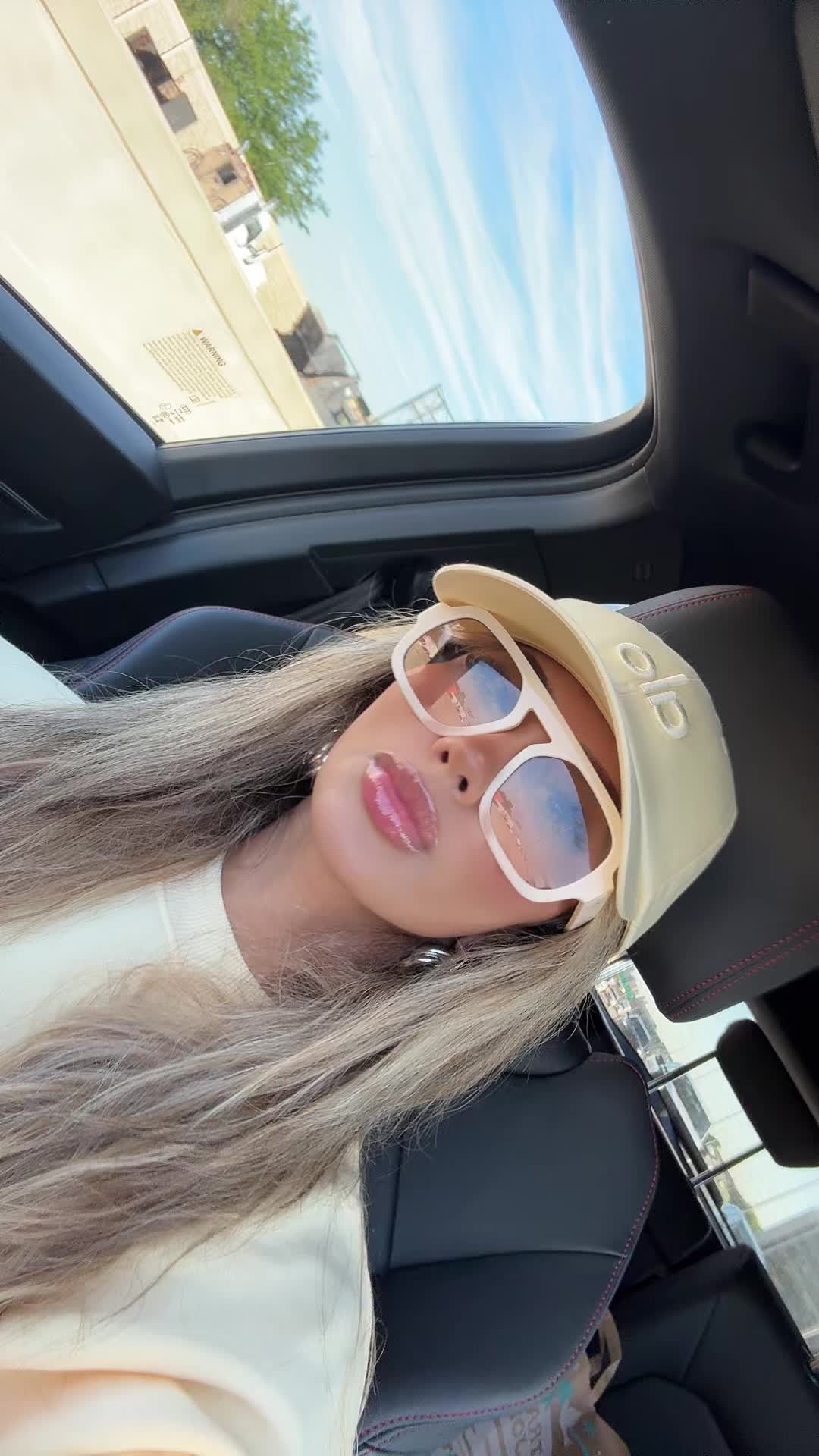 @Xoxodesibarbie