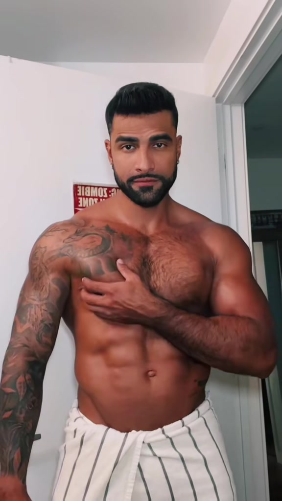 @JohnnyDiezFit