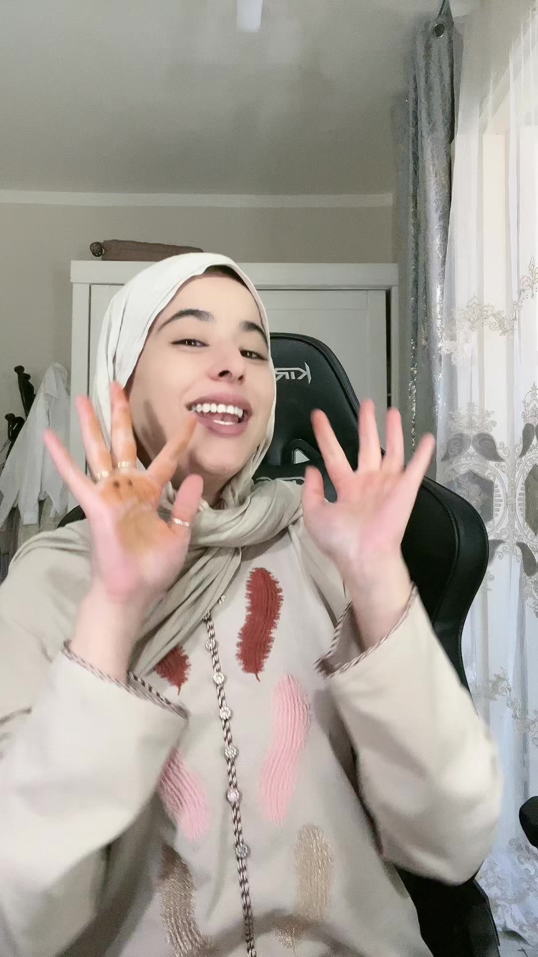 @بثينة شيبان Bouthaina Chibane