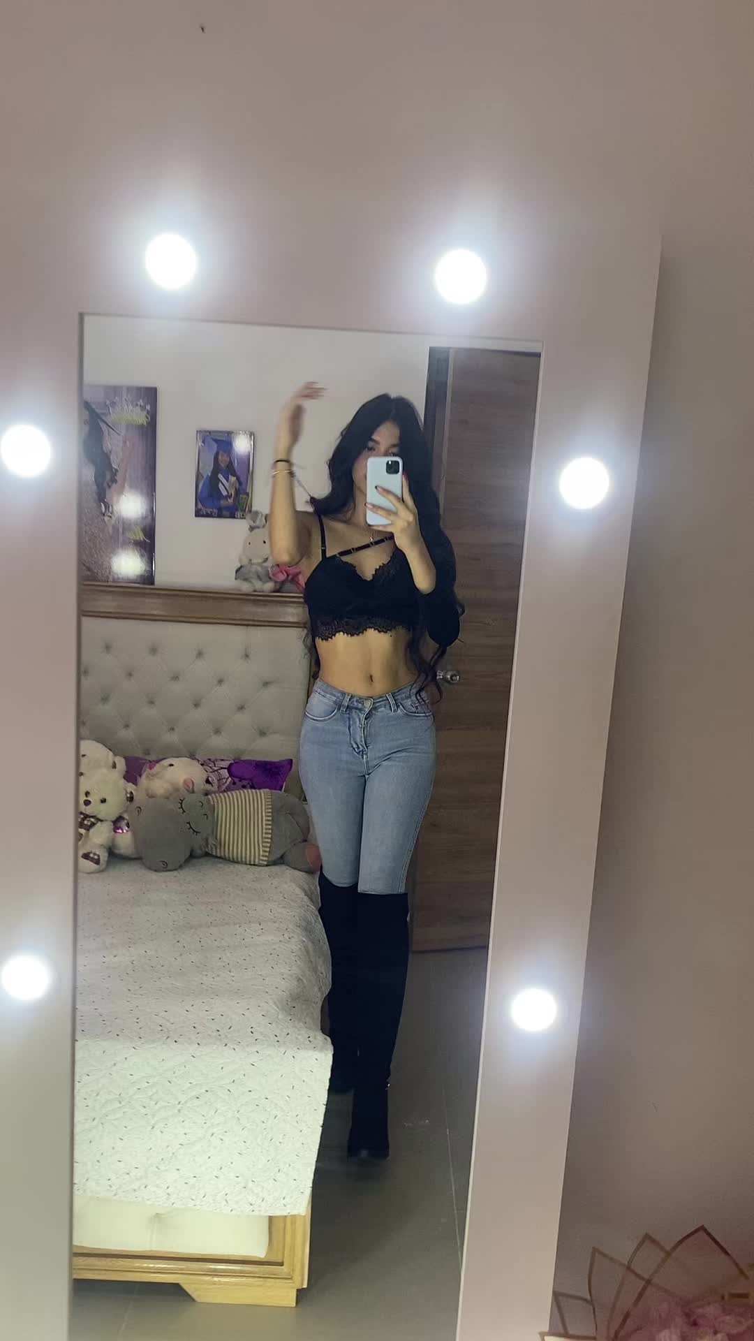 @valenmejia_oficial