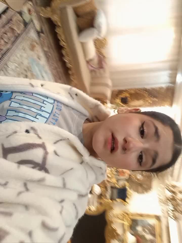 @Liana_jennie