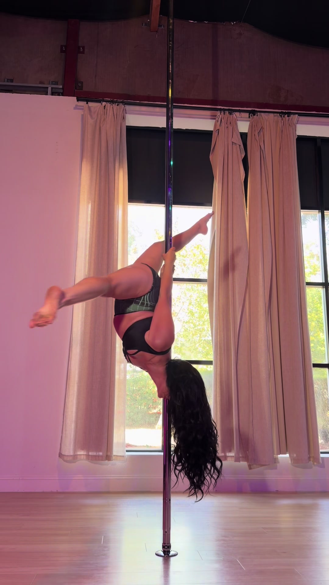 @ElaPoleDance
