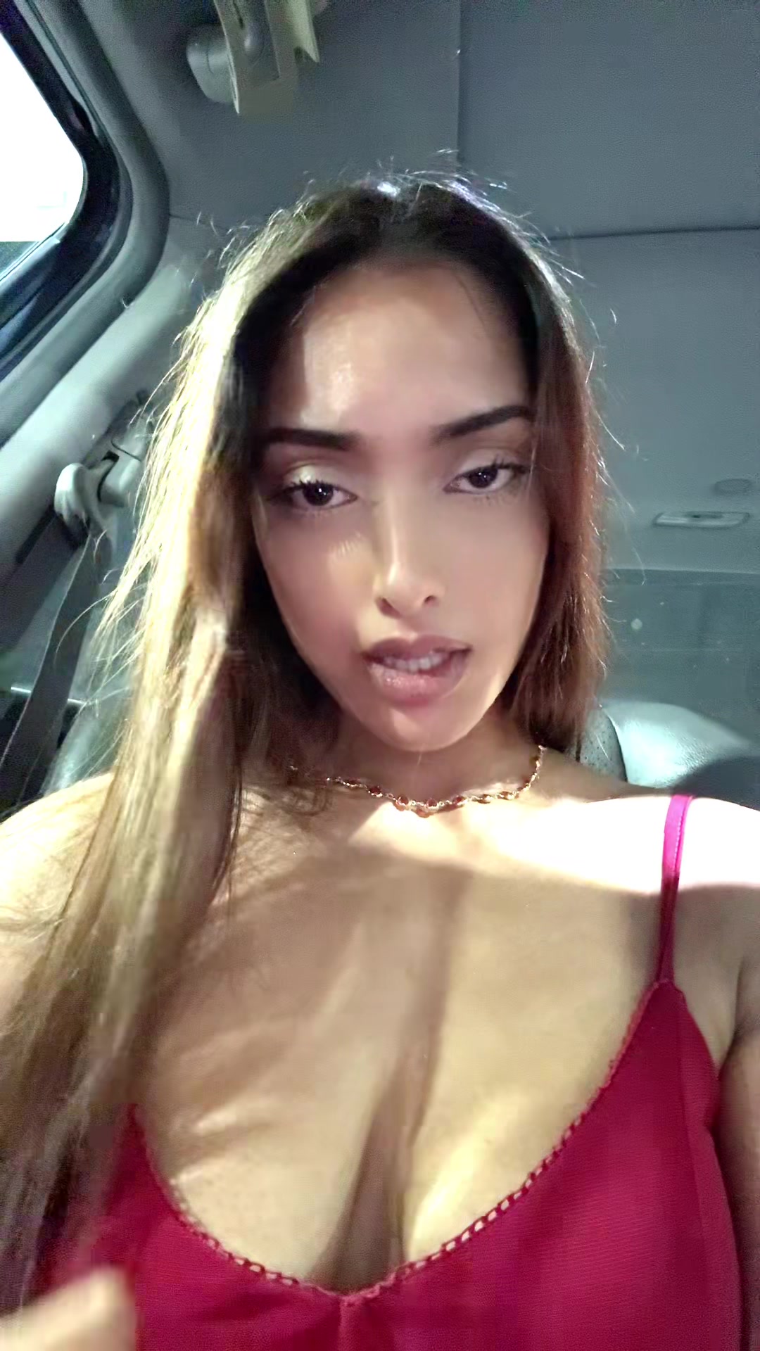 @arinarozario