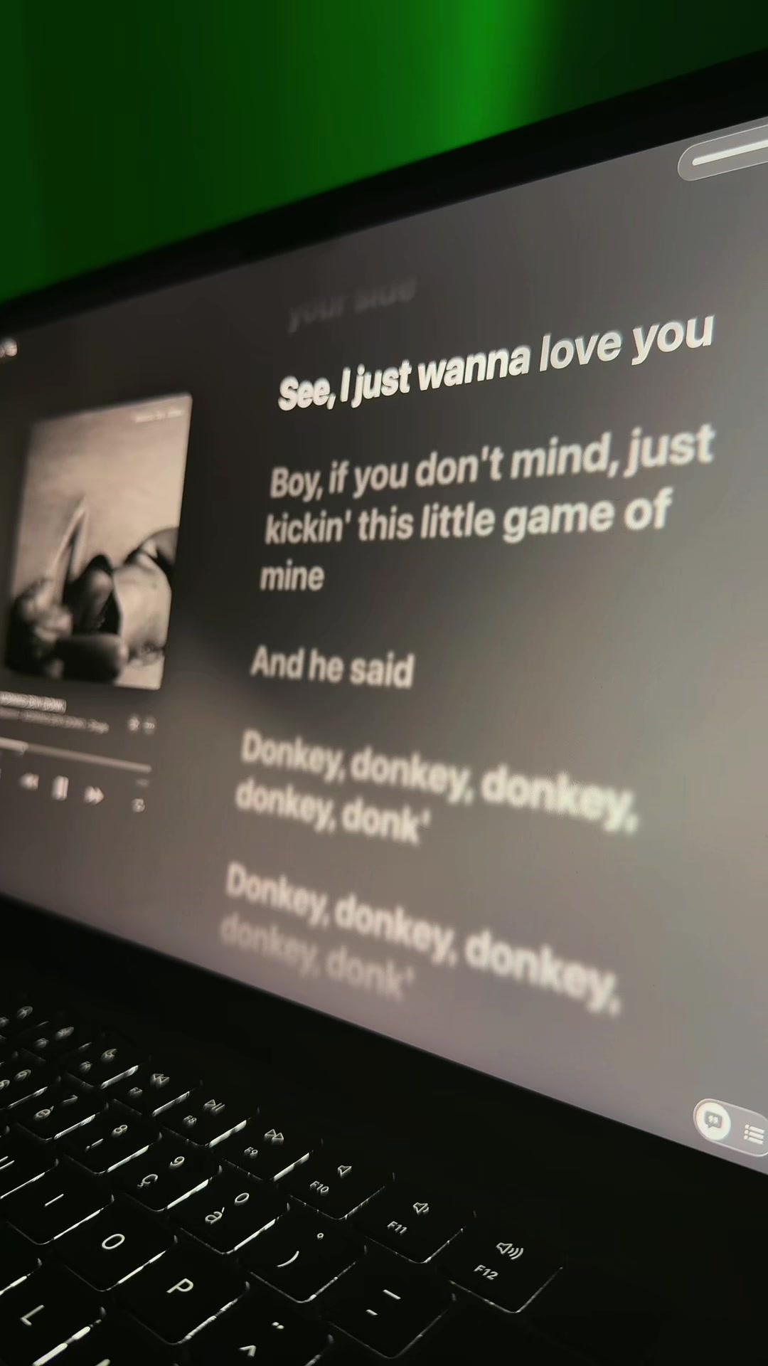 @🎧