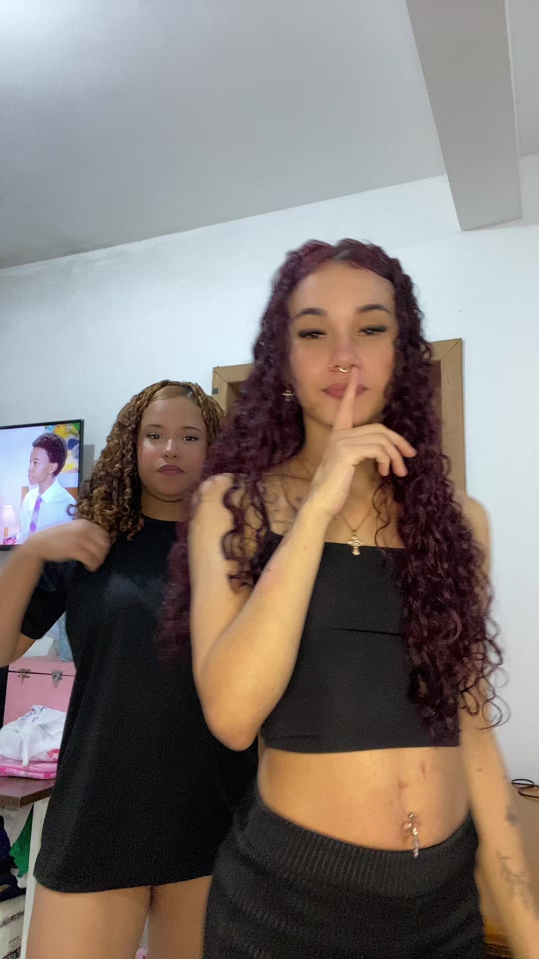 @carolainevitoria