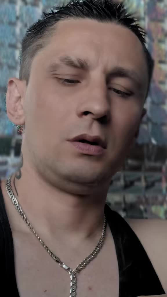 @.....
