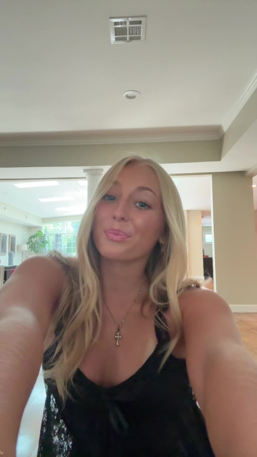 @laurencrino