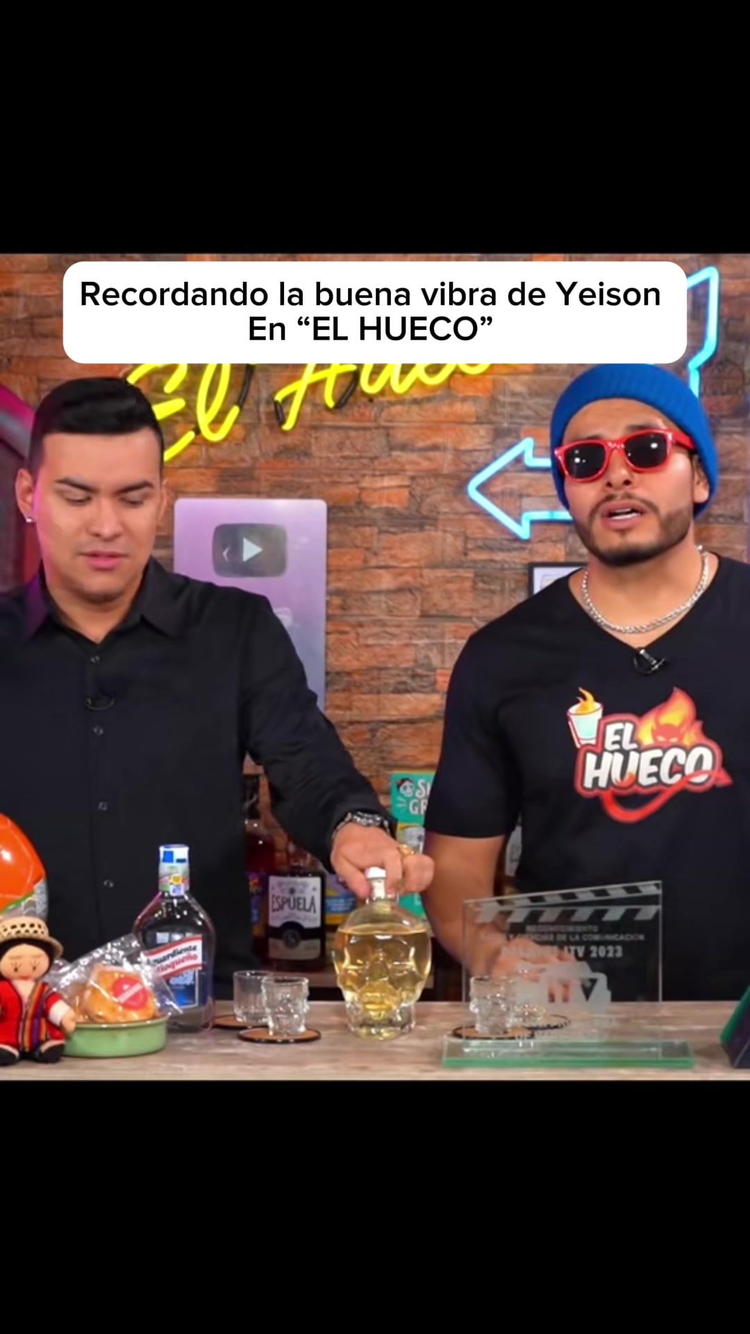 @Elhueco_