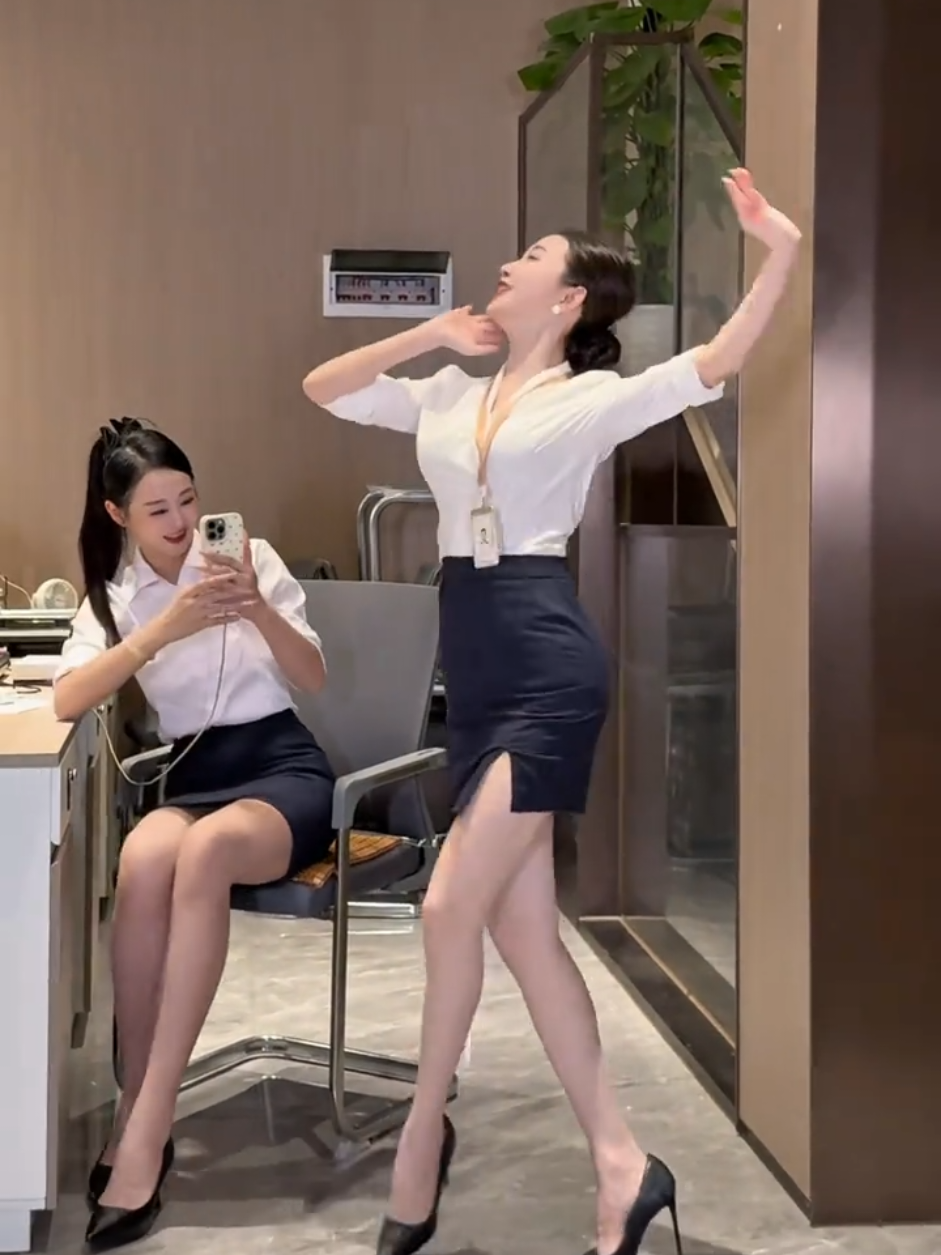 @Sally 雪莉 大笑笑