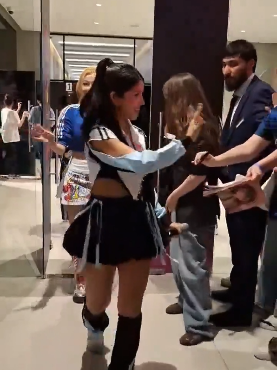@???