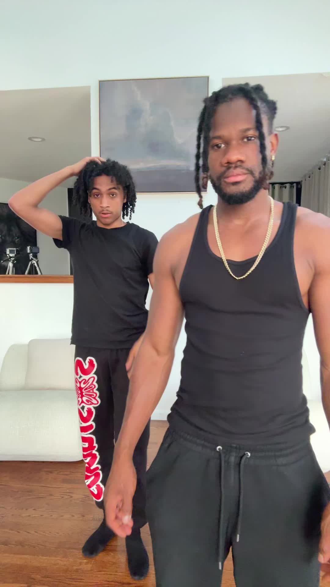 @alex_