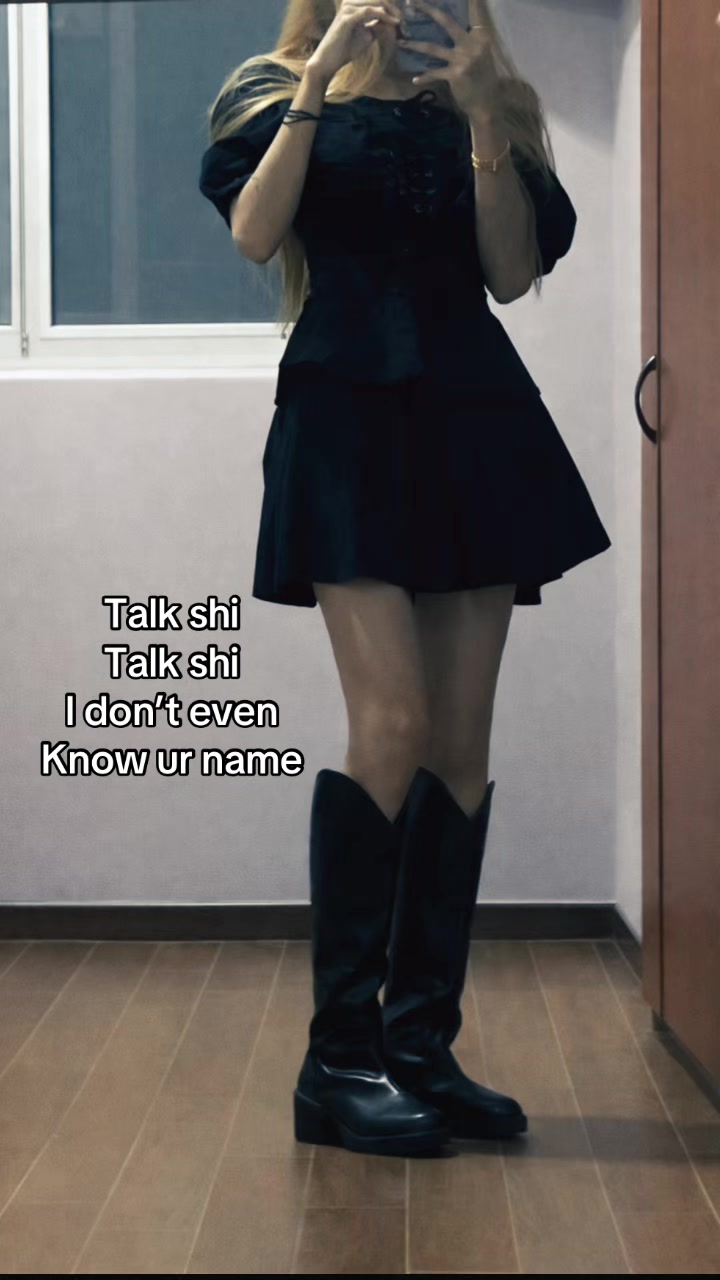 @𝐻𝑒lly