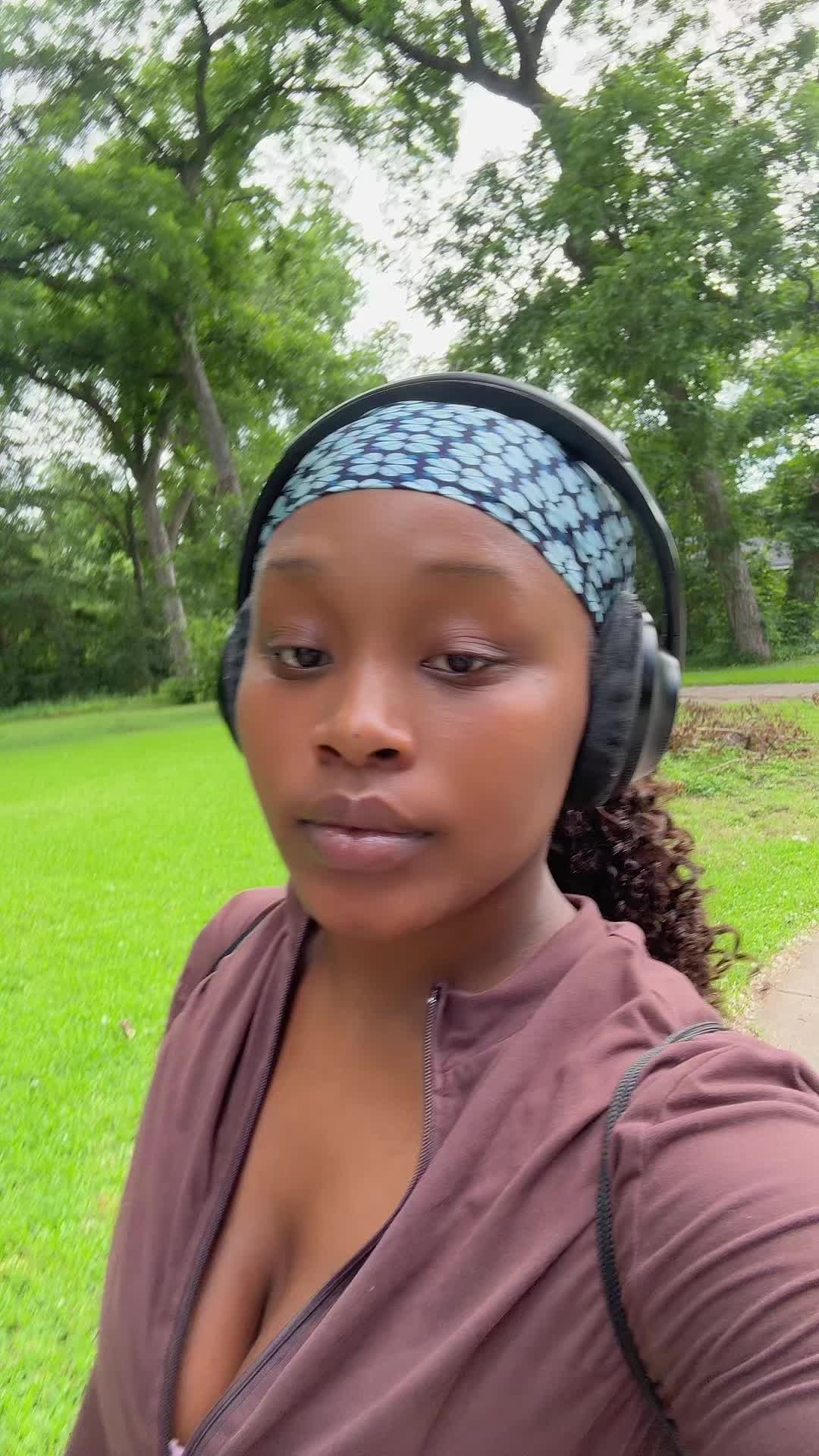 @LovNia_