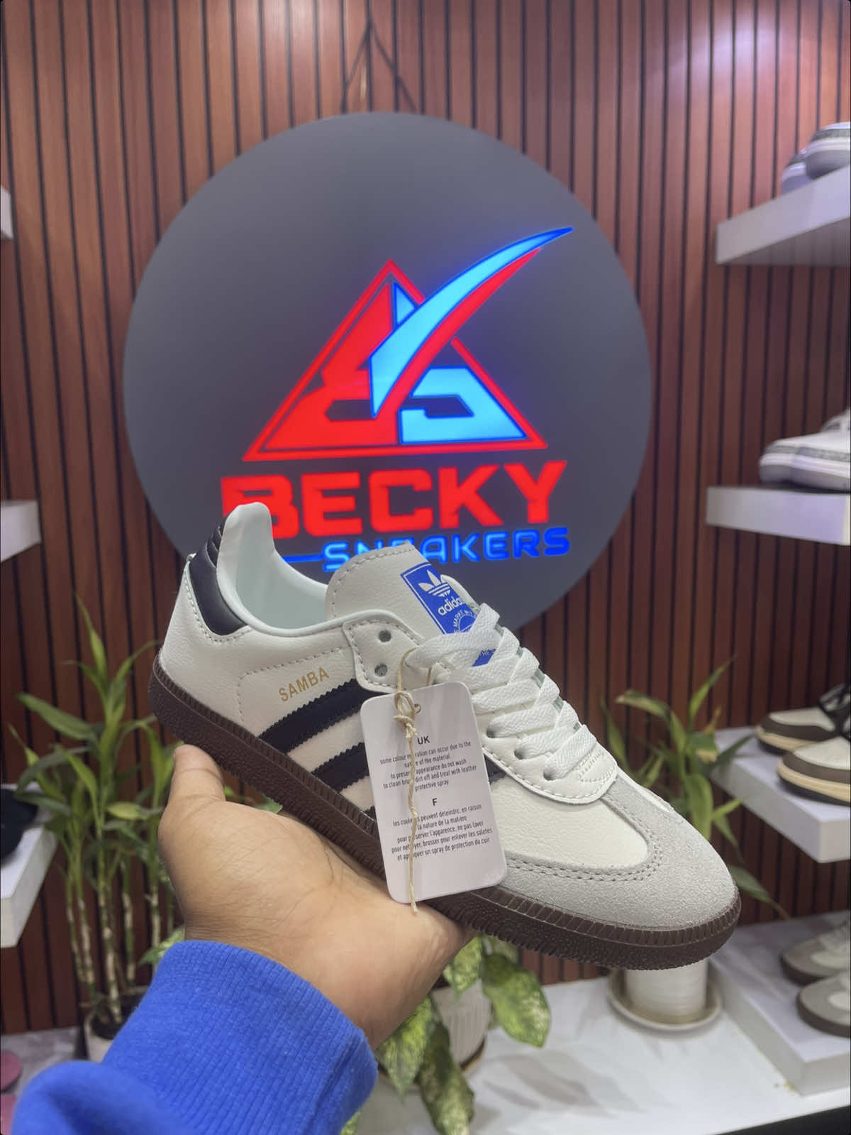 @Chitwan Becky Sneakers