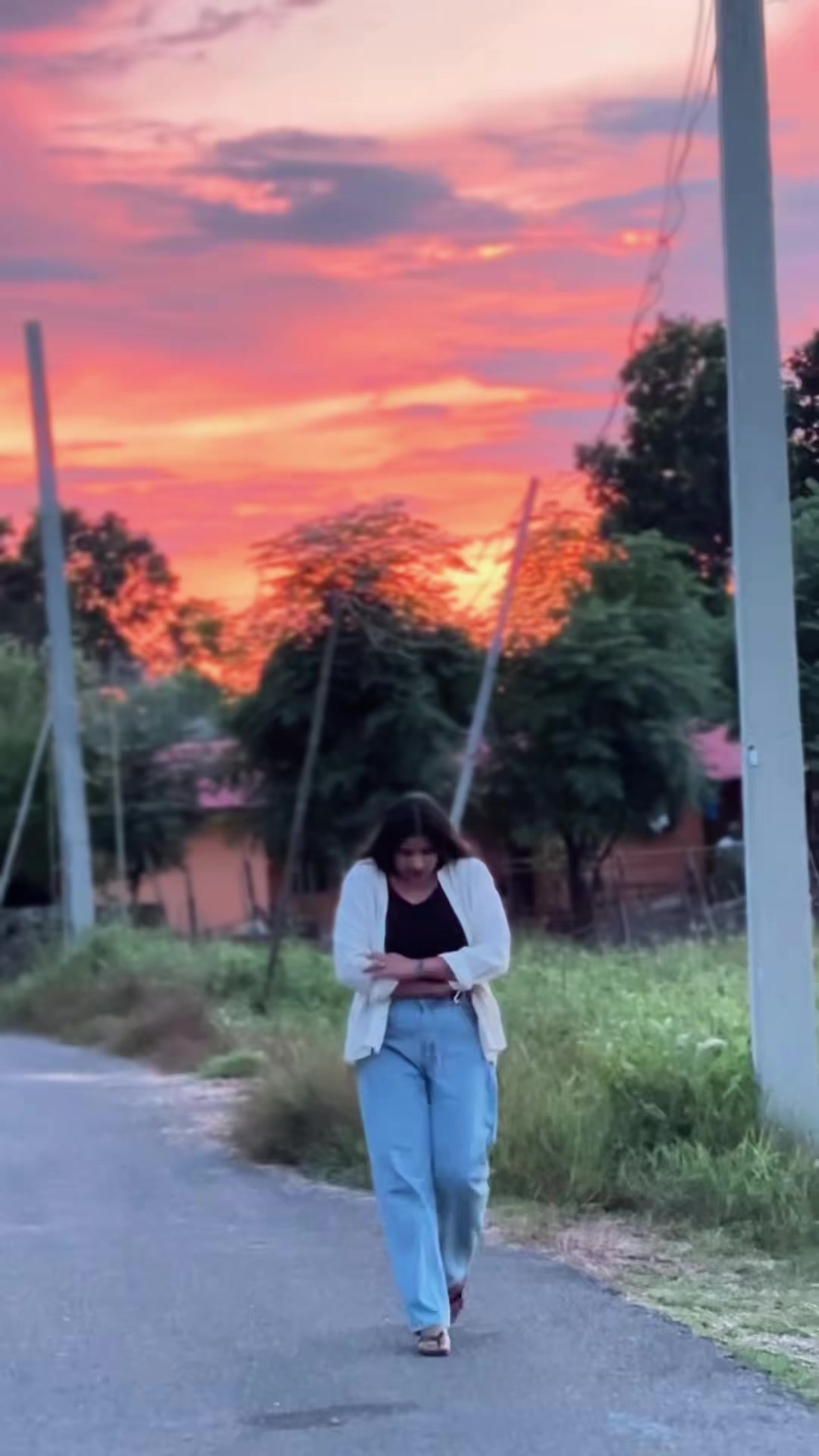 @𝑴͋𝑶͓𝑶̽𝑵_🌔