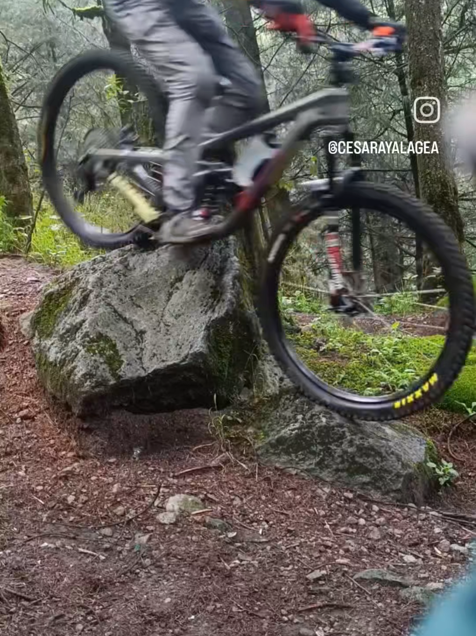 @César Ayala Mountainbiker