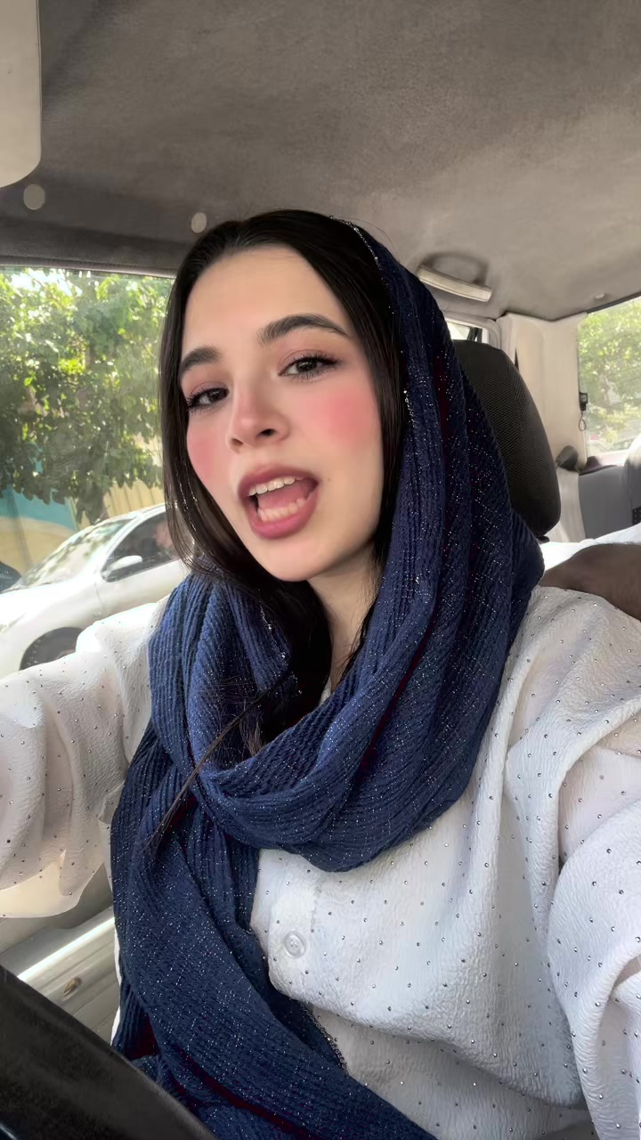 @delyarflower